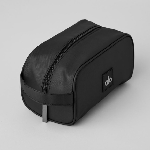 ALO Yoga Handbags - NWT Authentic Alo Yoga All In Dopp Kit - Black